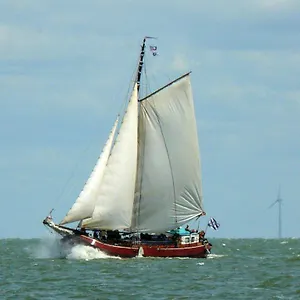  Botel Sudermar